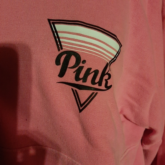 05/21 Vs pink snap neck - Picture 2 of 6